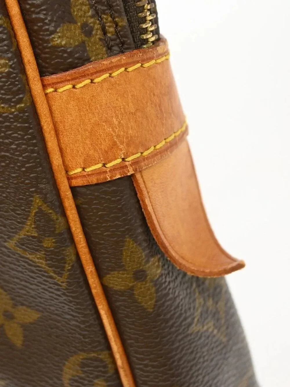 LOUIS VUITTON PORTE DOCUMENTS VOYAGE HANDBAG